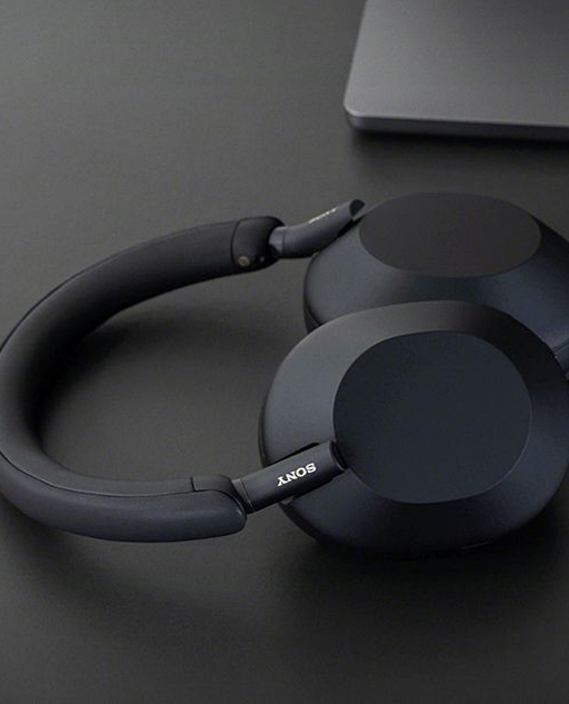 The Silence: Sony WH-1000XM5 Bundle